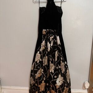 Jessica  MClinntock Elegant Black and Gold Floral Gown